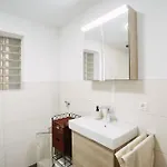 Grosse Mit 2 Schlafzimmer Διαμέρισμα *