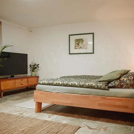 Grosse Mit 2 Schlafzimmer *