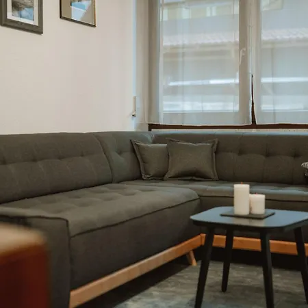 Grosse Mit 2 Schlafzimmer Διαμέρισμα *