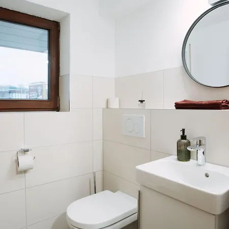Große Mit 2 Schlafzimmer Apartment *
